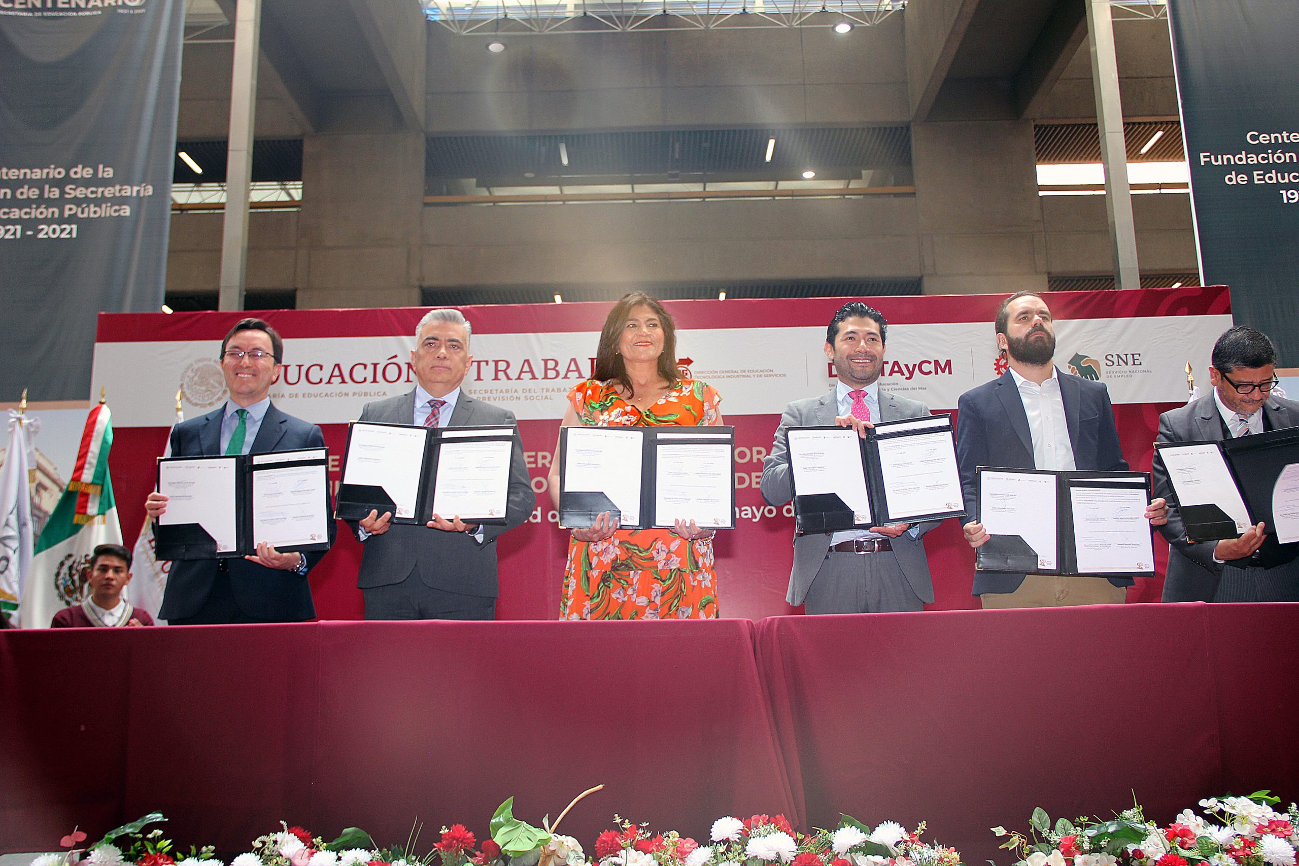SEP y Trabajo firman convenio para impulsar empleo en estudiantes y egresados de Educación Media Superior