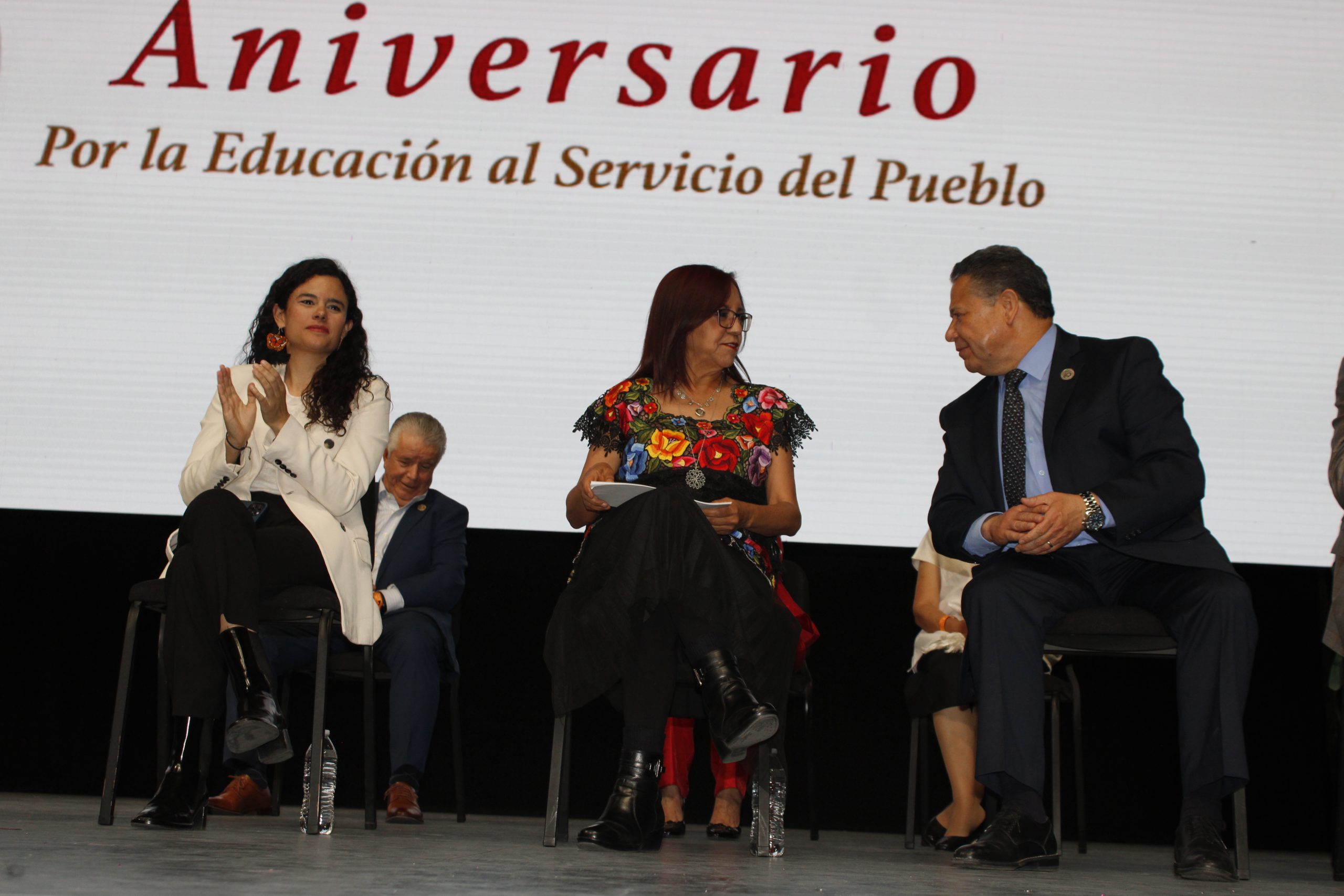 Reconoce Gobierno de México al magisterio nacional como pilar fundamental de la educación pública
