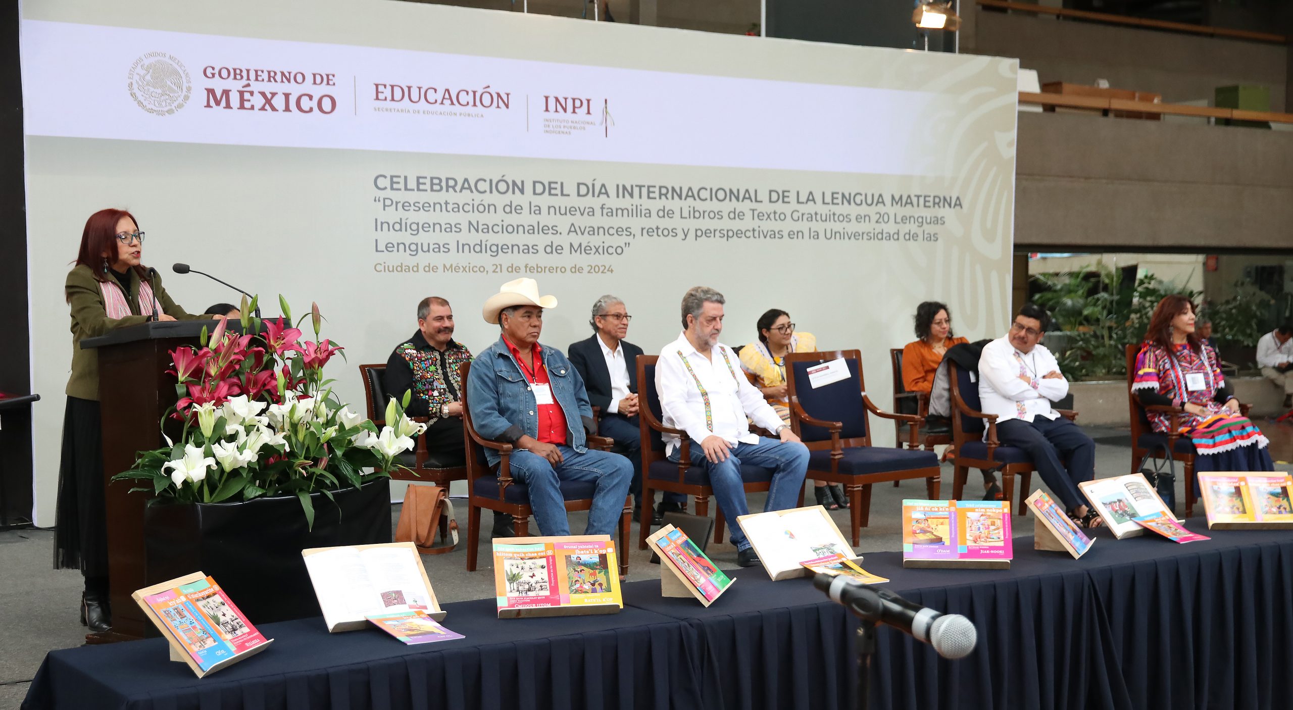 Presenta SEP nueva familia de Libros de Texto Gratuitos en 20 lenguas indígenas nacionales