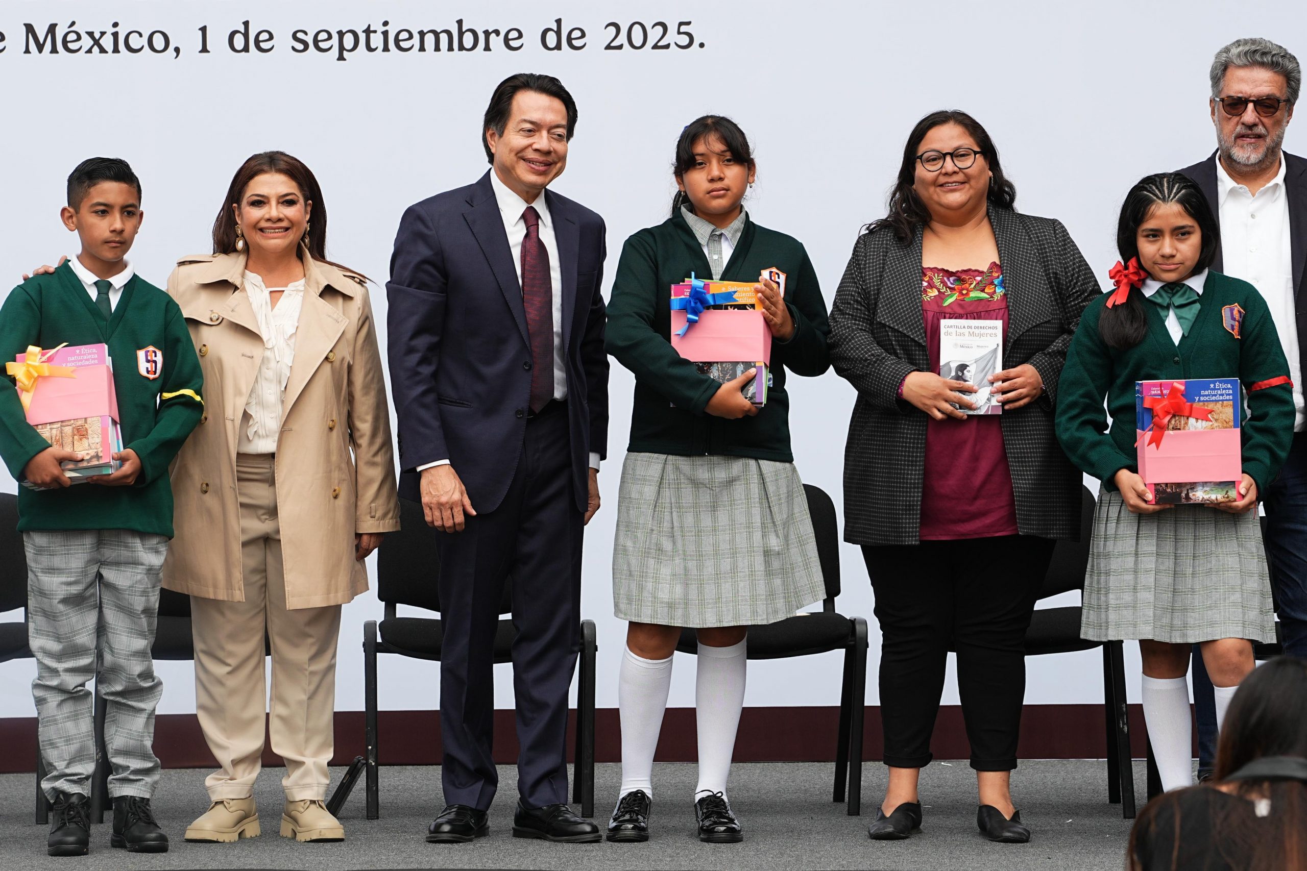 Gobiernos Federal y de la Ciudad de México encabezan inicio del nuevo Ciclo Escolar 2025-2026, tercero de la NEM