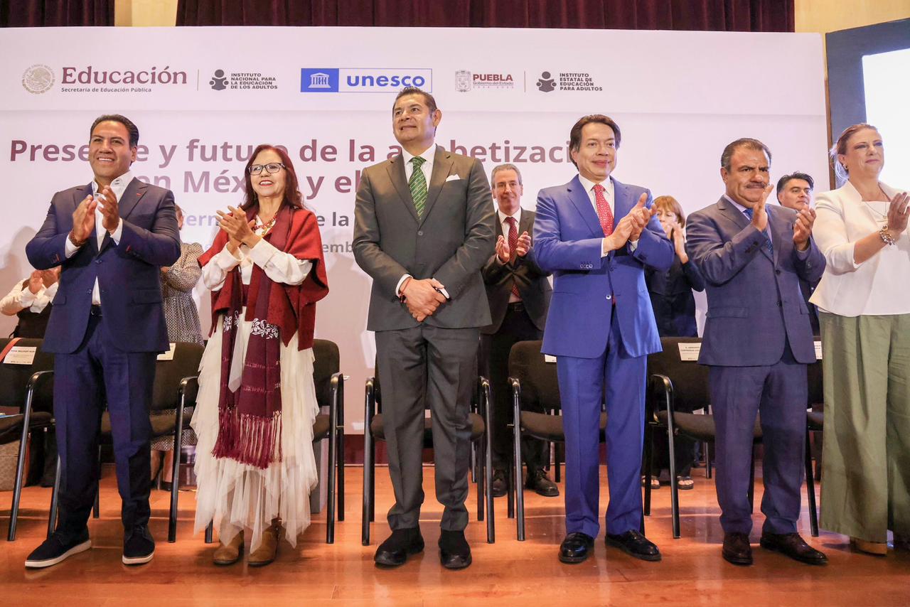 Ratifica Gobierno de México y autoridades de Puebla y Chiapas compromiso para erradicar el analfabetismo en 2026: Mario Delgado